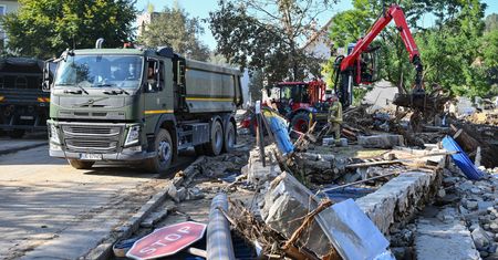 Ruch prokuratury ws. osób przebranych w mundury i siejących dezinformację