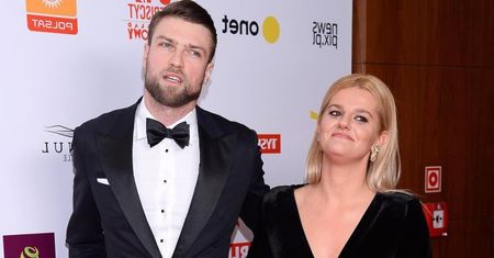 Zofia Zborowska wspomina kolejne etapy znajomości z Andrzejem Wroną zdjęciami z tego samego pomostu. Fani dopytują: "NASTĘPNE BĘDZIE Z BRZUCHEM?" (FOTO)
