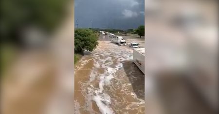 Powódź błyskawiczna na autostradzie. Wstrząsające nagranie z Francji