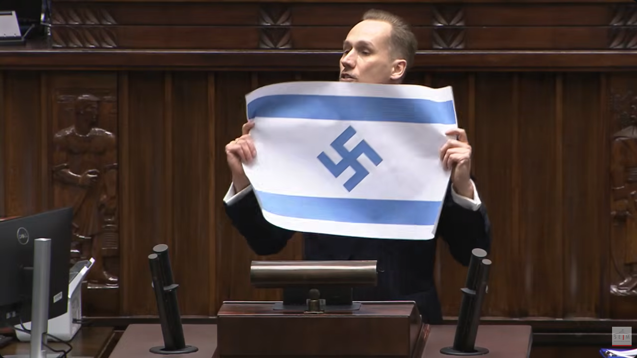 Awantura w Sejmie. Berkowicz wyciągnął flagę Izraela ze swastyką