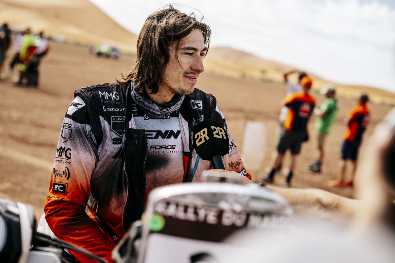 Konrad Dąbrowski na podium Rajdu Maroka