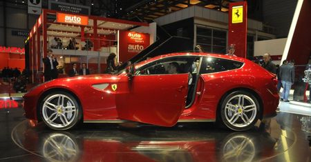 Król Genewy jest jeden - Ferrari FF [wideo]