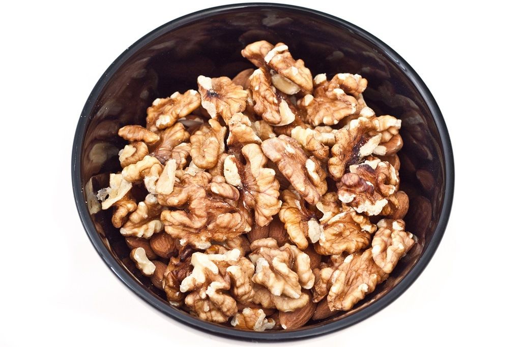 Orzechy w ciąży. Dlaczego warto je jeść?