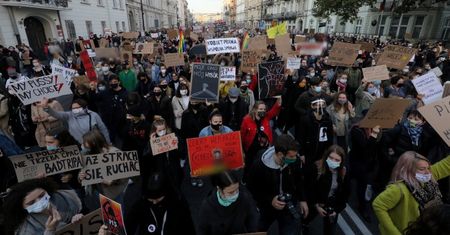 Blokada Warszawy. Protestujący przeszli spod siedziby Ordo Iuris pod Sejm