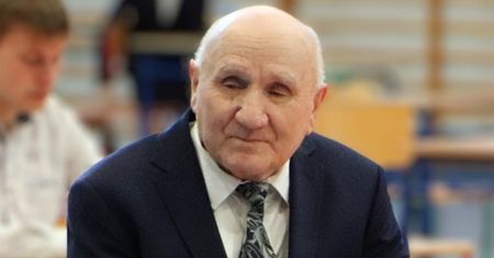 Najstarszy maturzysta w Polsce ponownie OBLAŁ egzaminy. Pan Józef nie ma zamiaru się poddać: "Czy jest szkoła, która mnie przygarnie?"