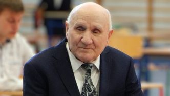 Najstarszy maturzysta w Polsce ponownie OBLAŁ egzaminy. Pan Józef nie ma zamiaru się poddać: "Czy jest szkoła, która mnie przygarnie?"