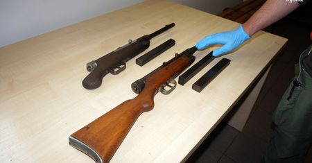 Śląskie. Mieli nielegalną broń. Policja przejęła pistolety maszynowe