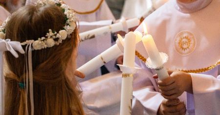 Koniec tradycyjnych kopert? Hitem sezonu komunijne boxy