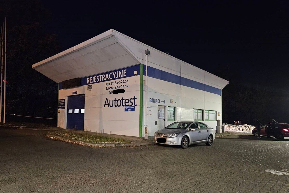 Budynek stacji kontroli pojazdów Autotest przy al. Kraśnickiej