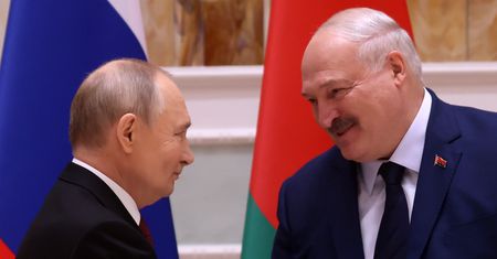 Odsuwają manewry od granicy z Polską. "Zasłona dymna"