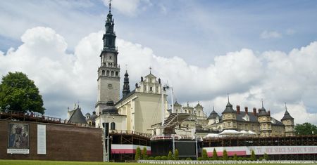 Wzmożenie religijne Polaków. Masowe modły za żołnierzy