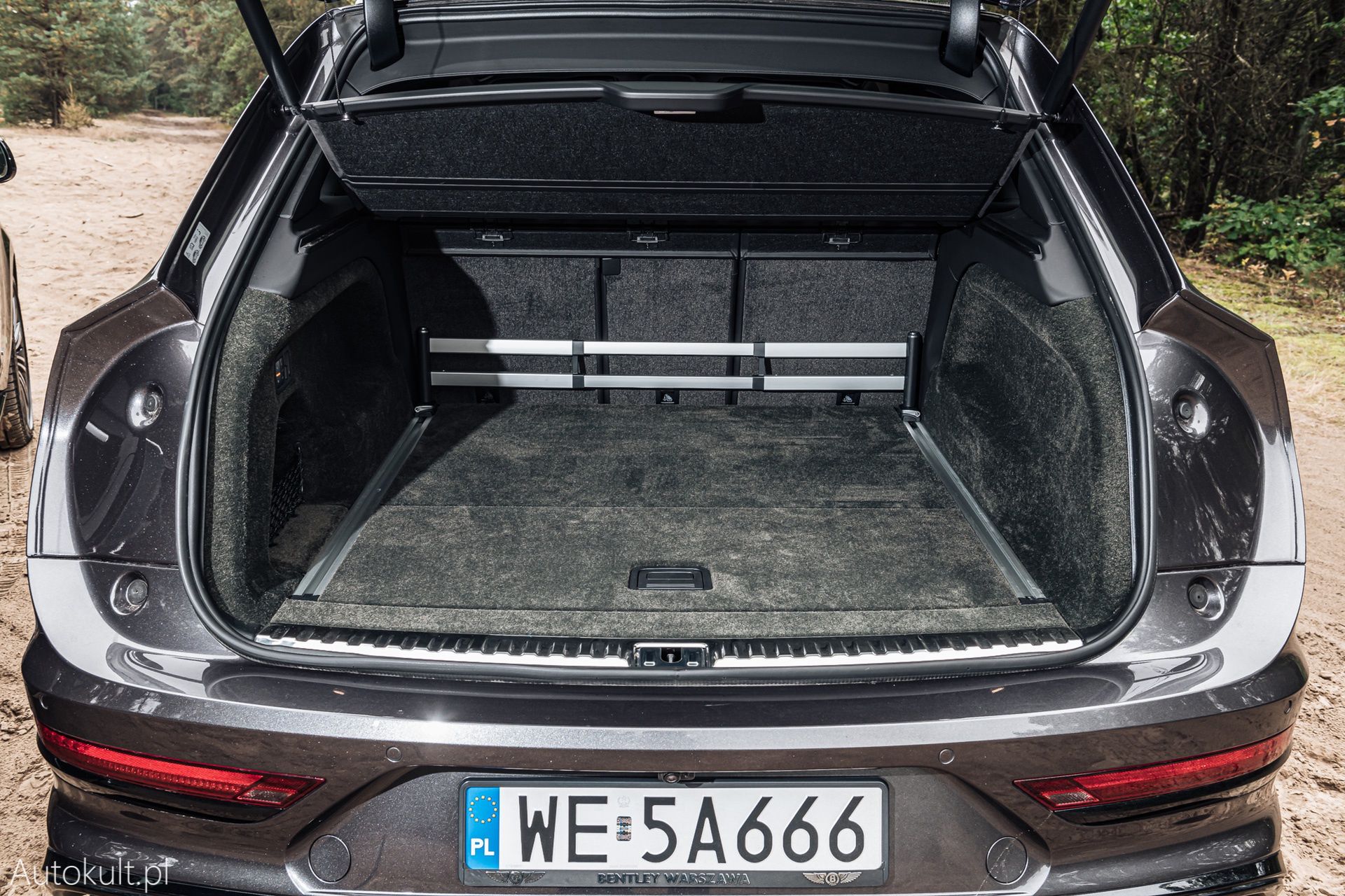 Range Rover (2022) vs Bentley Bentayga S (2022) vs Mercedes-Maybach GLS 600 (2022)