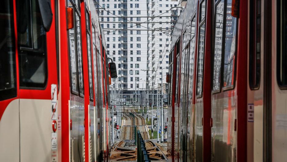 Trasa tramwajowa Gdańsk Południe-Wrzeszcz w planach:  3,75 km nowej linii, 7 przystanków i tunel pod ul. Wileńską. Projekt zapewni szybki, ekologiczny transport i pełną dostępność dla wszystkich pasażerów.