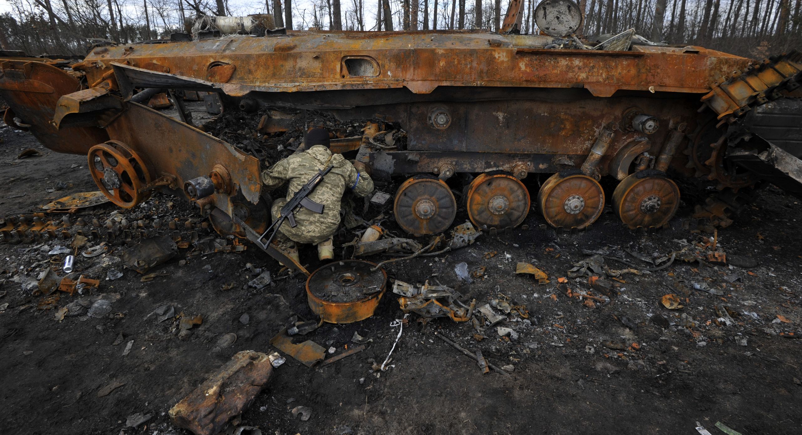 DMYTRIVKA, KYIV OBLAST, UKRAINE - 2022/04/04: An Ukrainian soldier inspects destroyed military equipment of the Russian army at Dmytrivka village near the Ukrainian capital Kyiv. Russia invaded Ukraine on 24 February 2022, triggering the largest military attack in Europe since World War II. (Photo by Sergei Chuzavkov/SOPA Images/LightRocket via Getty Images)