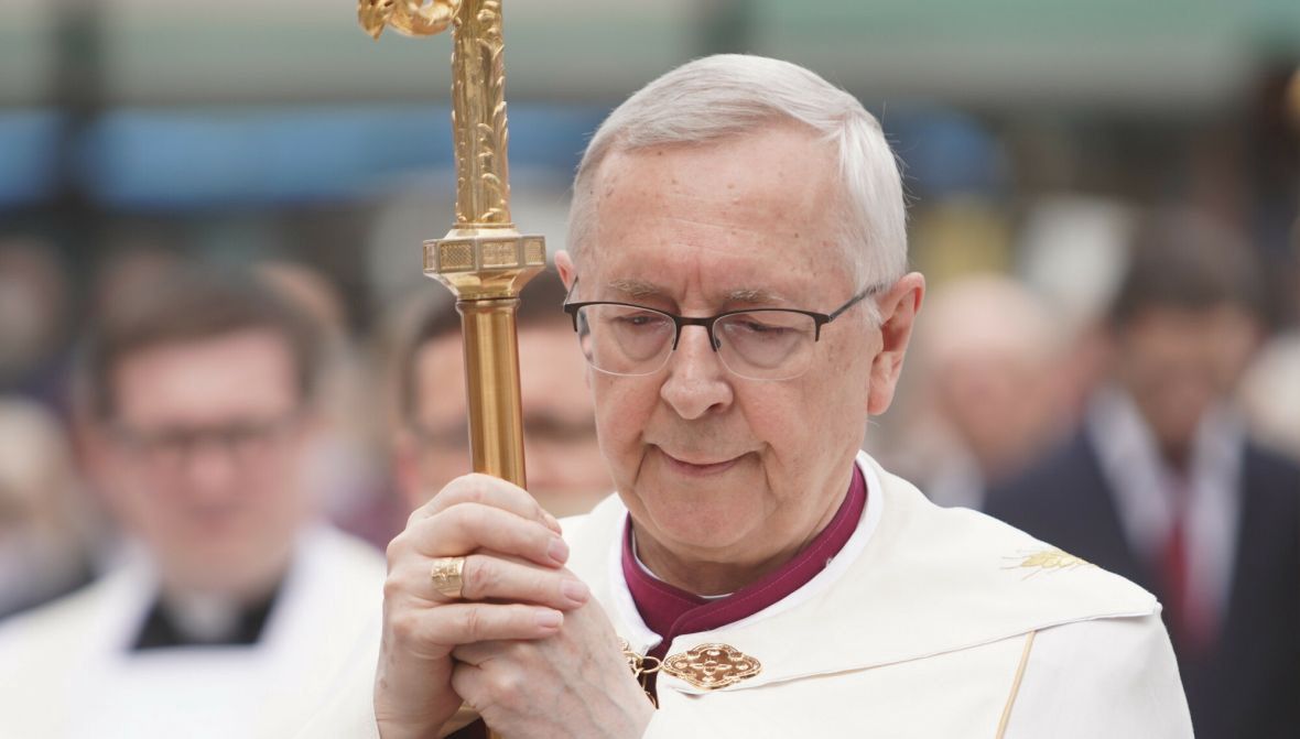 Arcybiskup Stanisław Gądecki ujmująco przepraszał pokrzywdzonych, a poproszony o wydanie akt sprawy księdza gwałcącego ministranta, odpowiedział prokuraturze, że wysłał je do Watykanu
