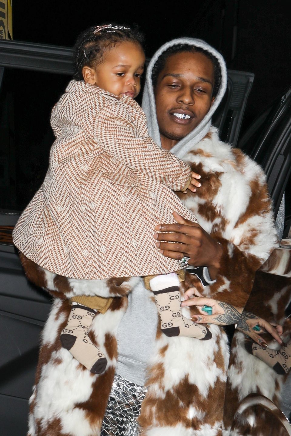 Rihanna i ASAP Rocky buszują po sklepach z synkiem