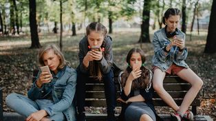 Smartfon dla 12-latka. Dwa lata później pojawia się problem