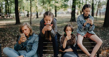 Smartfon dla 12-latka. Dwa lata później pojawia się problem