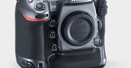 100 sztuk grafitowych produktów Nikon na 100-lecie firmy. Są piękne!