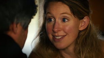Cała prawda o Elizabeth Holmes? Ten film zaskoczy was tysiące razy