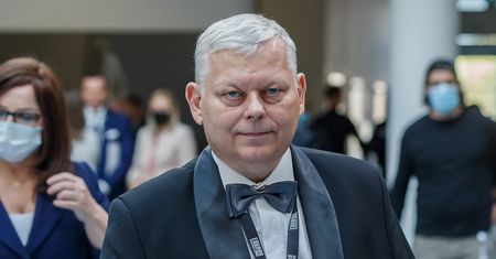 Mówił o kilkuset inwigilowanych rocznie. Suski odcina się od swoich słów