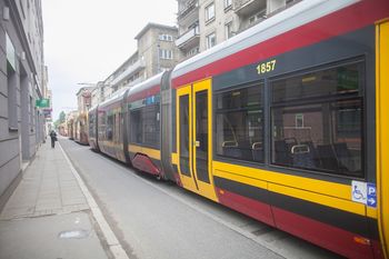 Łódź: Ul. Piotrkowska bez tramwajów. Zepsuty wagon zablokował ruch