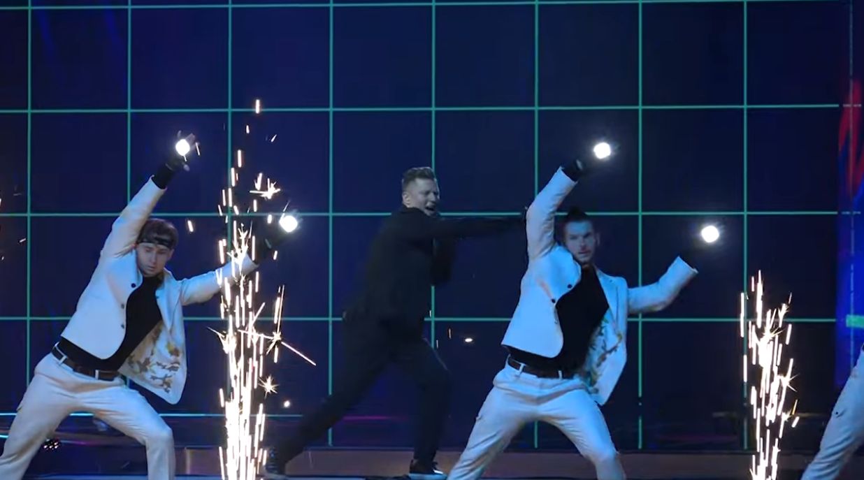 Próba na scenie Rafała Brzozowskiego przed występem w konkursie Eurowizji