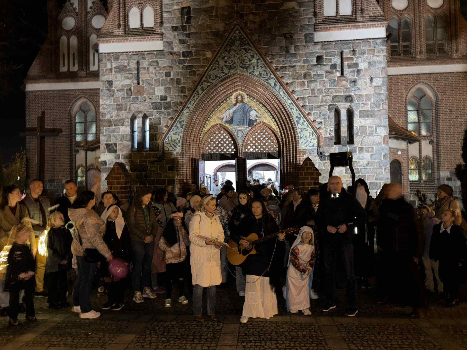 Pochód ruszył spod kościoła Najświętszego Serca Pana Jezusa