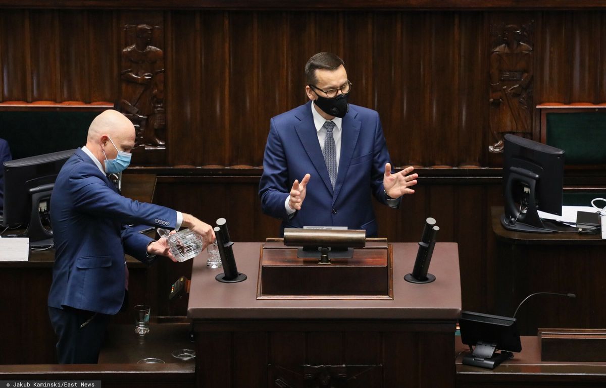 Sondaż CBOS. Polska zmierza w złym kierunku? / Na zdjęciu premier Mateusz Morawiecki na mównicy sejmowej