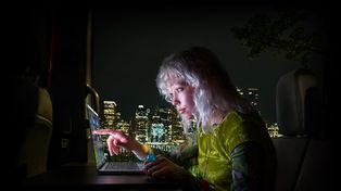 MacBook Pro z dotykowym ekranem PROLED XDR. Tanio już było