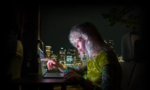 MacBook Pro z dotykowym ekranem PROLED XDR. Tanio już było