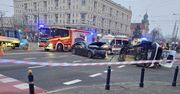 Warszawa: Jechali do wykolejonego tramwaju. Zderzyli się z mercedesem
