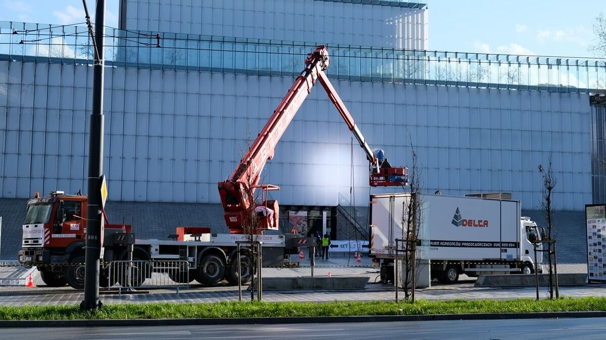 Filmowcy na placu Teatralnym przed CSK