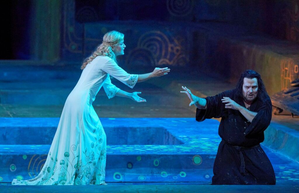Tomasz Konieczny jako Jochanaan w „Salome” Ryszarda Straussa (z Vidą Miknevičiūtė jako Salome), Wiener Staatsoper 2020 © Wiener Staatsoper / Michael Pöhn