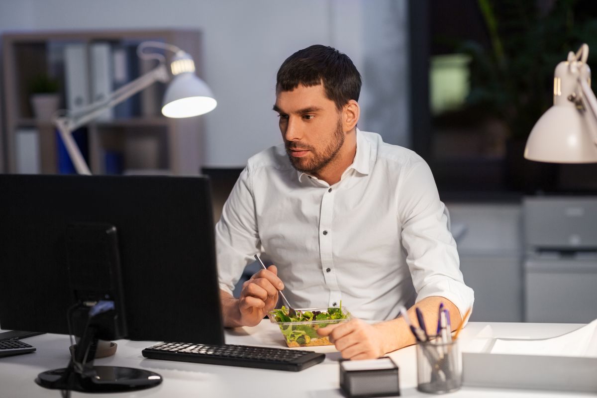 Eating in the evening? It depends on when you go to bed.