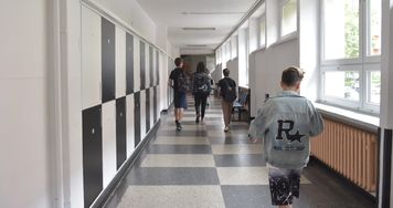 Dziecko rozpoczyna naukę w nowym kraju? Poznańskie szkoły zwiększają wsparcie dla uczniów i ich rodzin