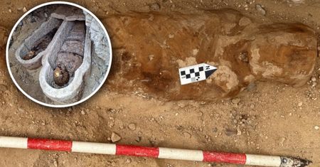 Odkryli egipską mumię z tajemniczym papirusem. To pierwszy taki przypadek