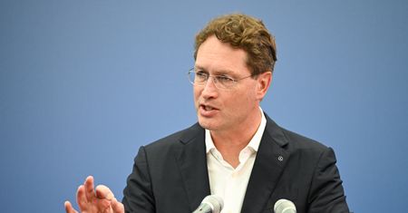 Niemcy na zakręcie. Szef Mercedesa ostrzega przed populistami z prawicy