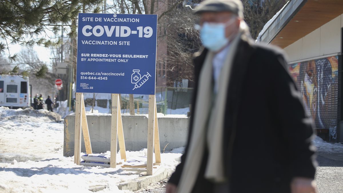 Zgodnie z kanadyjską konstytucją służba zdrowia leży w kompetencjach prowincji. Szczepionki kupuje rząd federalny, ale to prowincje organizują szczepienia.