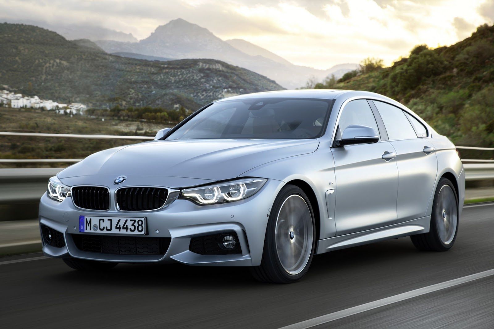 Gran Coupe otrzymało te same zderzaki i oświetlenie. Tutaj jednak dodatkowo zajęto się także podwoziem. BMW dołożyło wszelkich starań, aby znaleźć najlepszy kompromis pomiędzy osiągami i komfortem. Zmodyfikowano więc nastawy zawieszenie i układu kierowniczego, a także popracowano nad wyciszeniem.