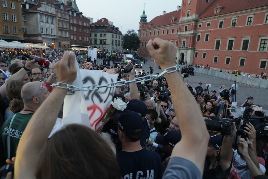 Miesięcznica smoleńska. "A teraz będziemy pana rewidować"