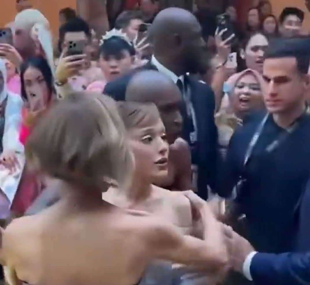 Fan rzucił się na Arianę Grande