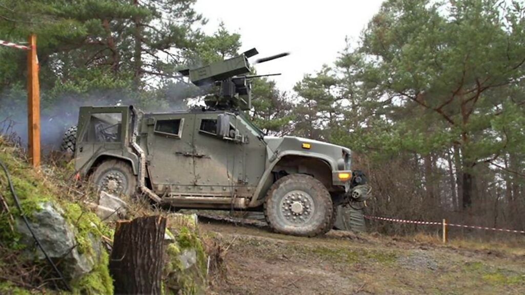 Spike LR odpalany z wyrzutni zintegrowanej ze słoweńskim JLTV