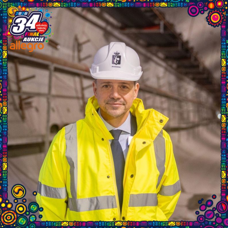 Rafał Trzaskowski oddaje na licytację kask