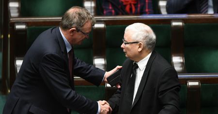 Polityk Ziobry pytany o polexit. "Zmienić warunki umów"