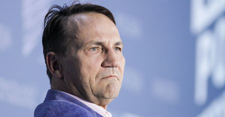 Sikorski o działaniach rząd wobec IV fali. "To ma swoją nazwę w kodeksie karnym"