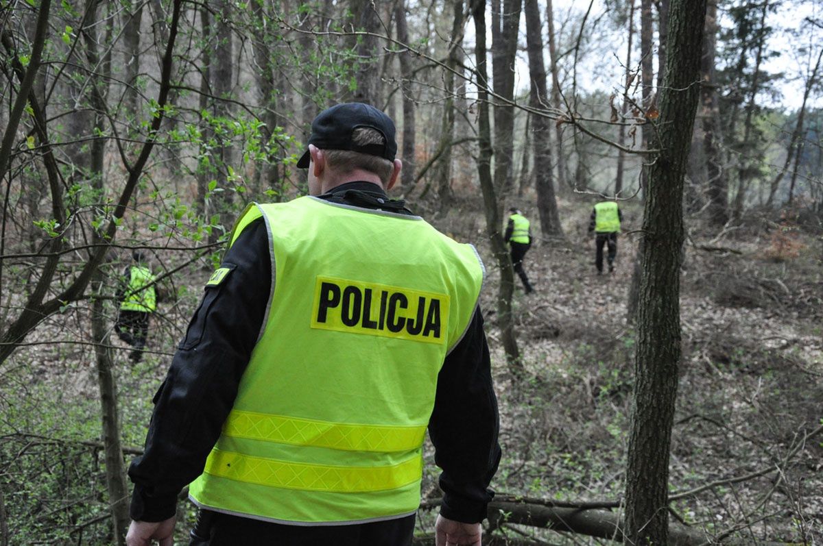 Wstrząsające odkrycie w lesie. Znaleziono ciała policjantki i jej 9-letniego syna