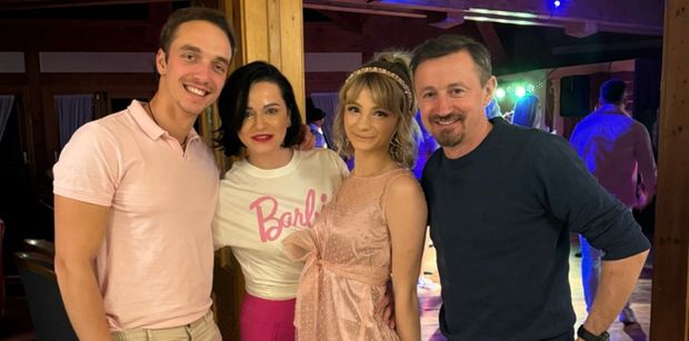 Adam Małysz z żoną świętują urodziny we Włoszech w towarzystwie córki i zięcia. Rodzinka jak z obrazka? (FOTO)