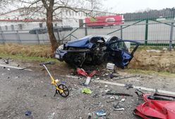Tragedia pod Koninem. Siła uderzenia rozerwała pojazdy