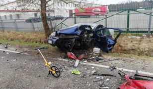 Tragedia pod Koninem. Siła uderzenia rozerwała pojazdy